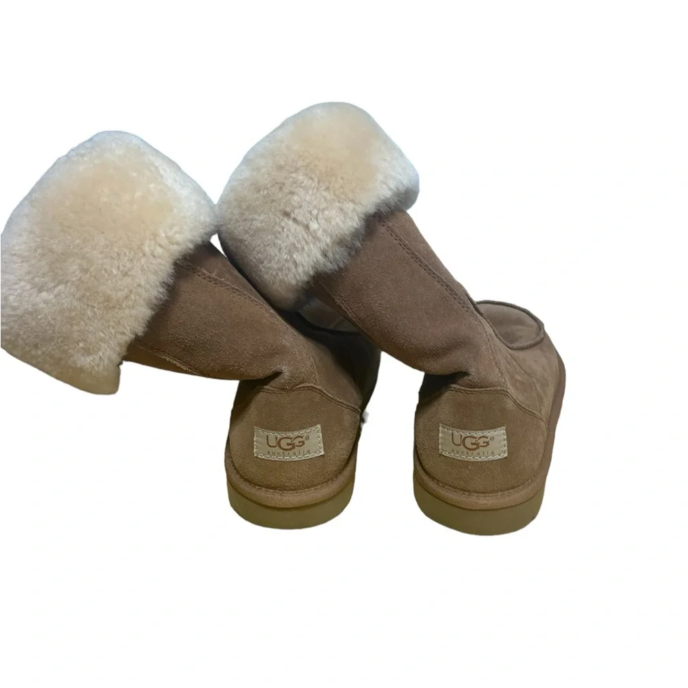 NWOT Women’s UGG Downtown Chestnut Sheepskin Lined Boots‎ Size 6